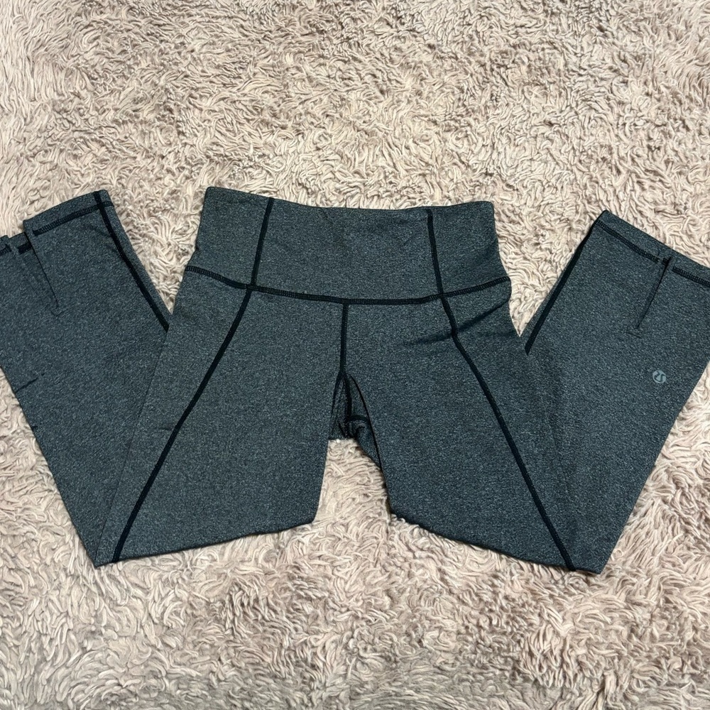 Lululemon Women Gray Gather & Crow Crop Leggings